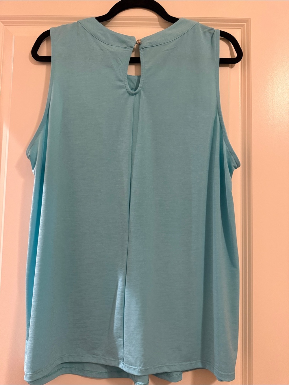 Dear Scarlett Sleeveless Pleated Camisole in Aqua Blue - Picture 5 of 6